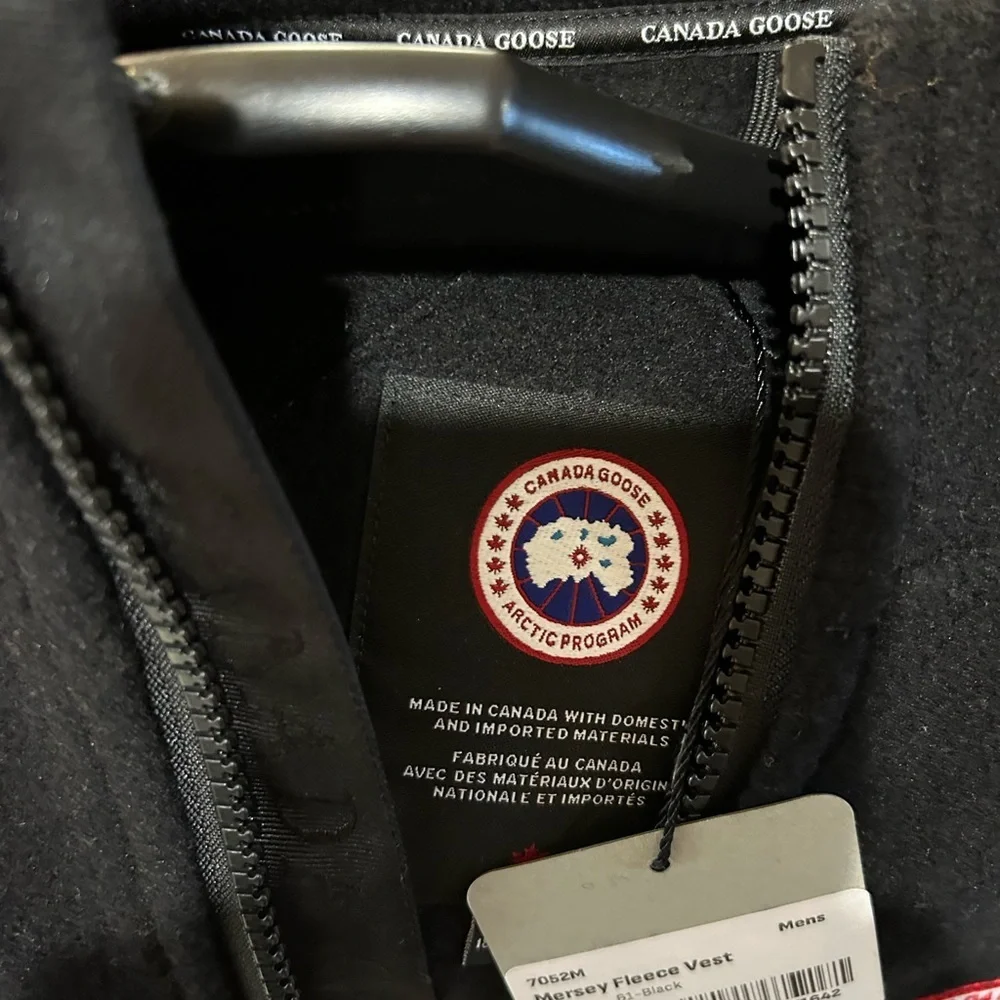 Men's Canada, goose MERSEY black fleece vest logo patch size large